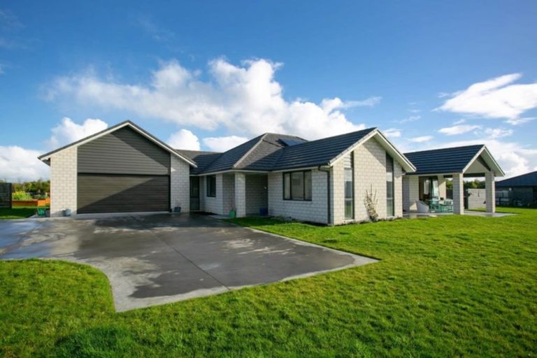 Photo of property in 11 Mike Smith Drive, Cambridge, 3434