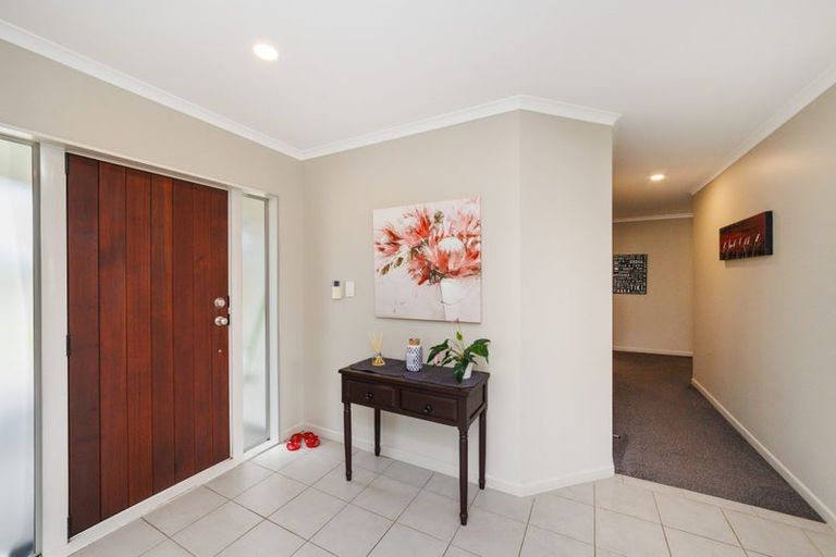 Photo of property in 25 Rodeo Drive, Kelvin Grove, Palmerston North, 4414