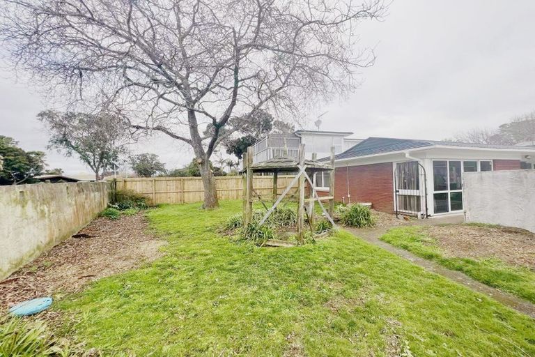 Photo of property in 82 Muir Avenue, Mangere Bridge, Auckland, 2022