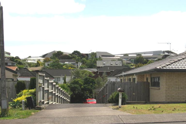 Photo of property in 1/22 Centorian Drive, Windsor Park, Auckland, 0632