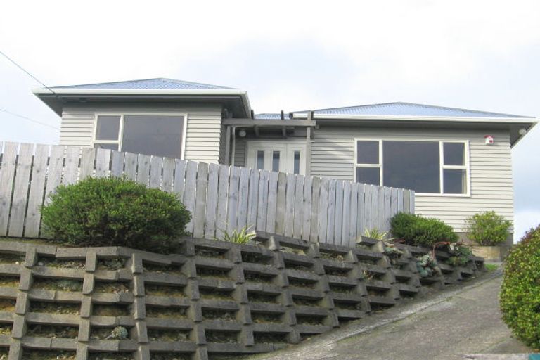 Photo of property in 7 Kereru Bend, Tawa, Wellington, 5028