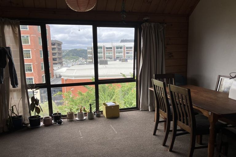 Photo of property in 4/52 Kelburn Parade, Kelburn, Wellington, 6012