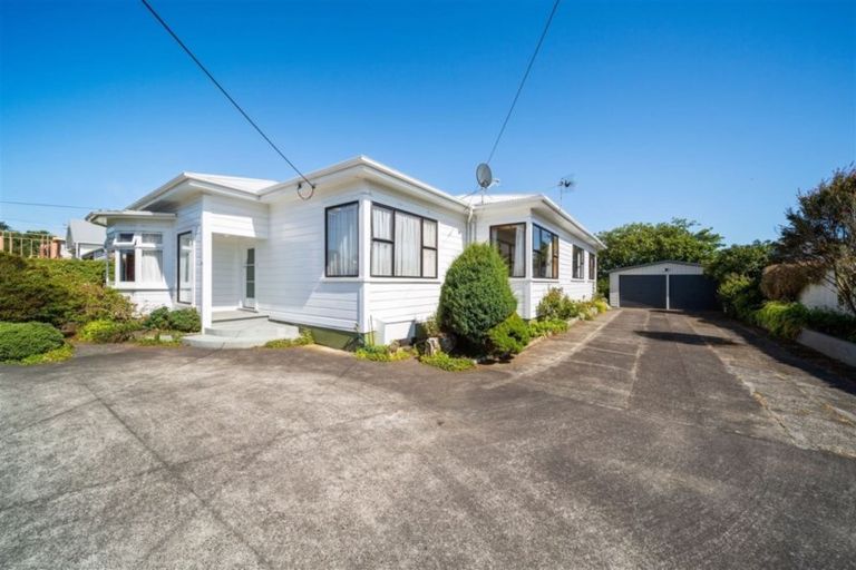 Photo of property in 67 Camberwell Road, Hawera, 4610