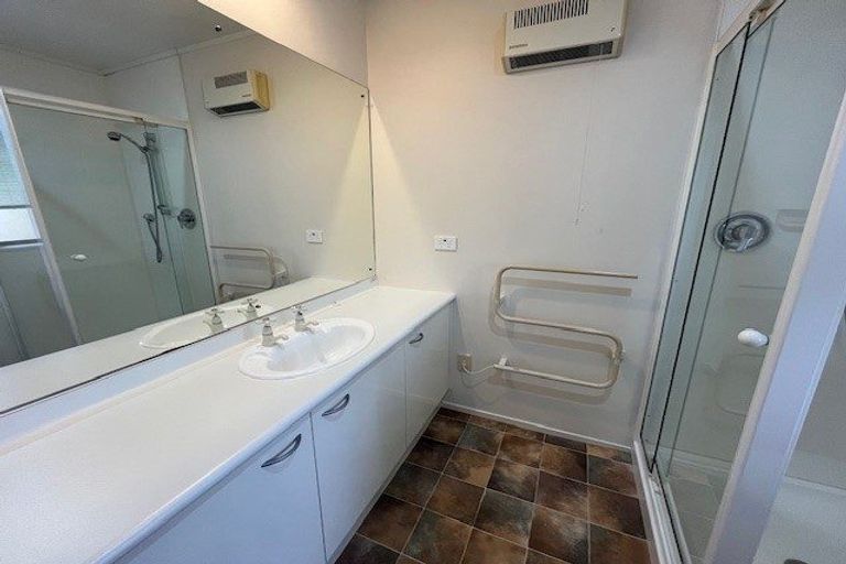 Photo of property in 2/31 Crescent Hills Court, Northpark, Auckland, 2013