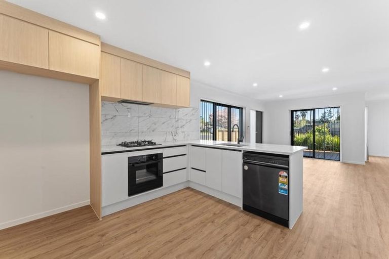 Photo of property in 30 Opaheke Road, Papakura, 2110