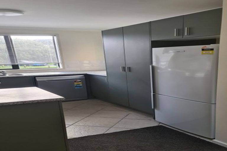 Photo of property in 12 Barnea Circle, Glen Eden, Auckland, 0602