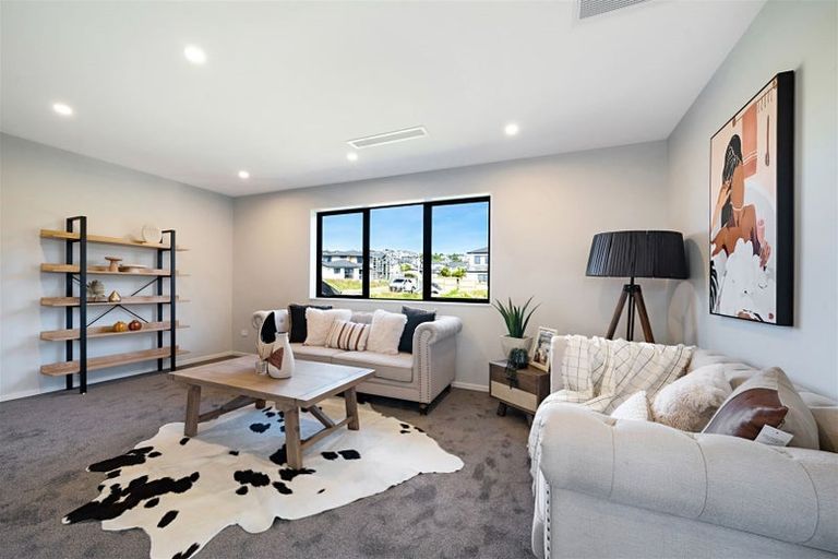 Photo of property in 18 Cirrus Way, Ranui, Auckland, 0612