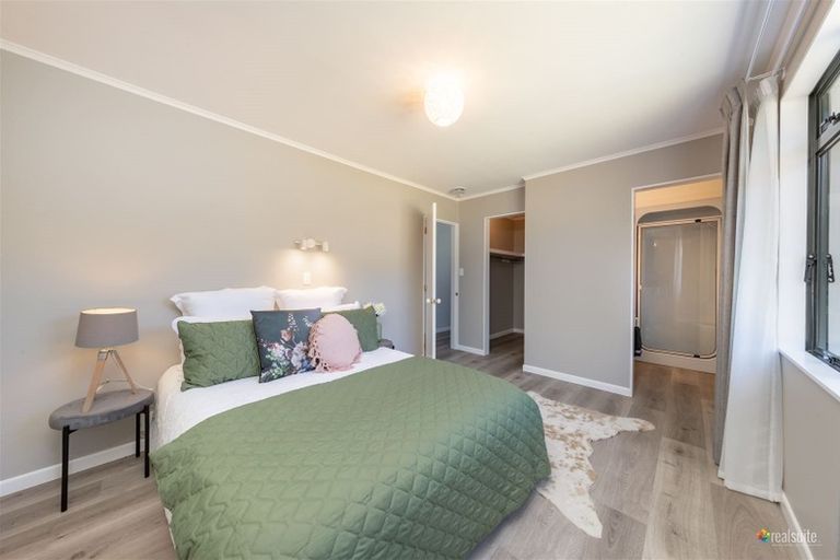 Photo of property in 12a Pekanga Road, Normandale, Lower Hutt, 5010