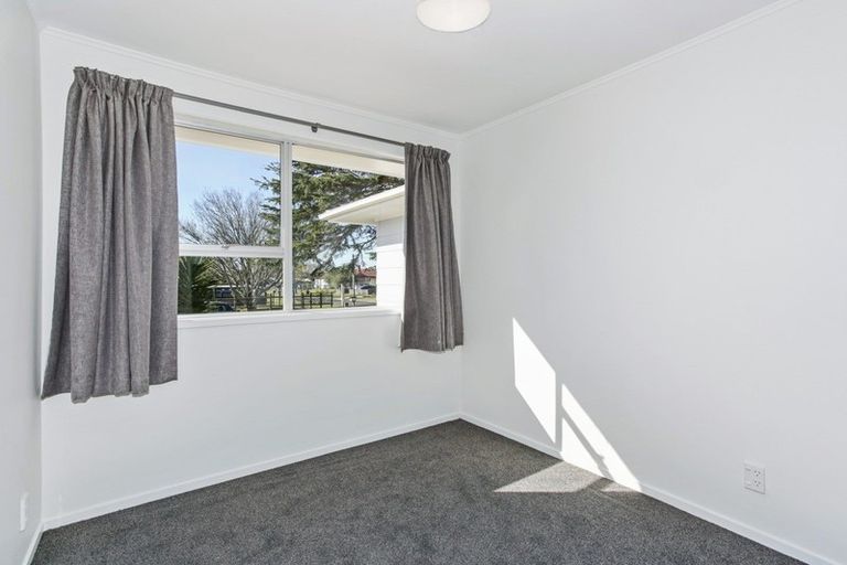 Photo of property in 30a Birdwood Road, Swanson, Auckland, 0612