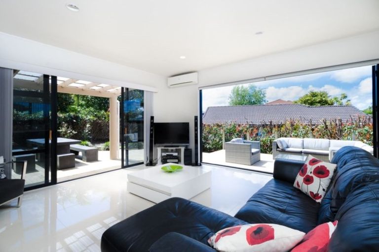 Photo of property in 23 Connemara Court, West Harbour, Auckland, 0618