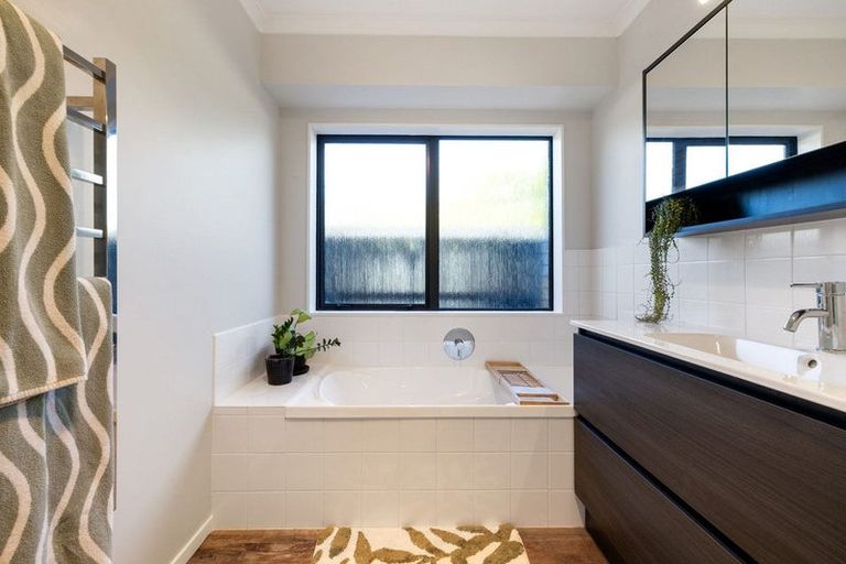 Photo of property in 28 Madison Street, Cambridge, 3434