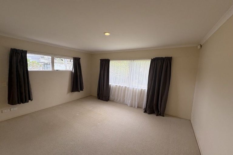Photo of property in 5a Ocean View Road, Hillcrest, Auckland, 0627