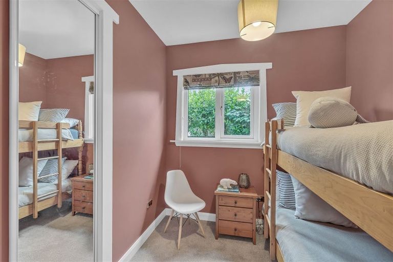 Photo of property in 166 Weston Road, St Albans, Christchurch, 8052