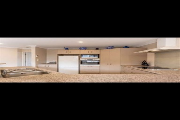 Photo of property in 8 Falconridge Place, Shirley, Christchurch, 8061