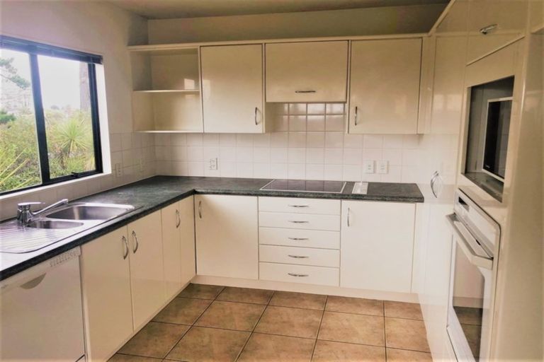 Photo of property in 3/275 East Coast Road, Mairangi Bay, Auckland, 0630