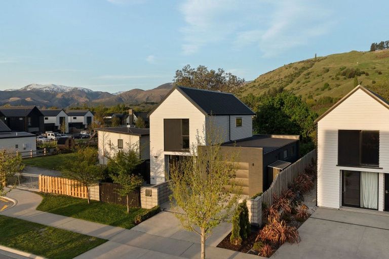 Photo of property in 37 Red Cottage Drive, Lake Hayes, Queenstown, 9304