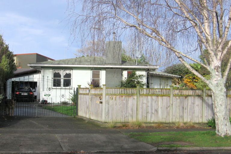 Photo of property in 91 Ruamahanga Crescent, Terrace End, Palmerston North, 4410