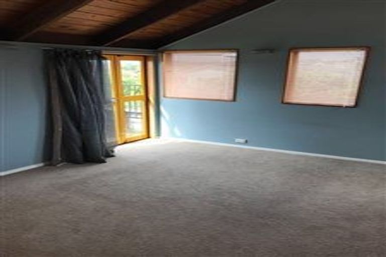 Photo of property in 9 Marina View Drive, West Harbour, Auckland, 0618