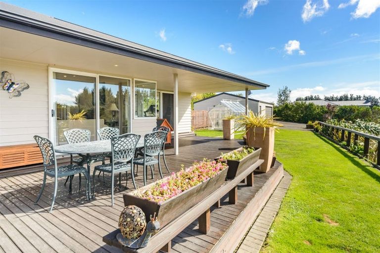 Photo of property in 71 Polson Hill Drive, Aokautere, Palmerston North, 4471