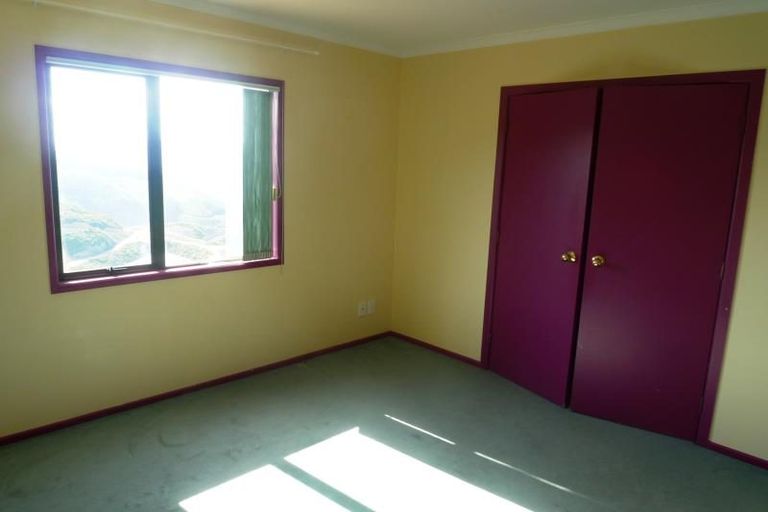 Photo of property in 11 Bennett Grove, Newlands, Wellington, 6037