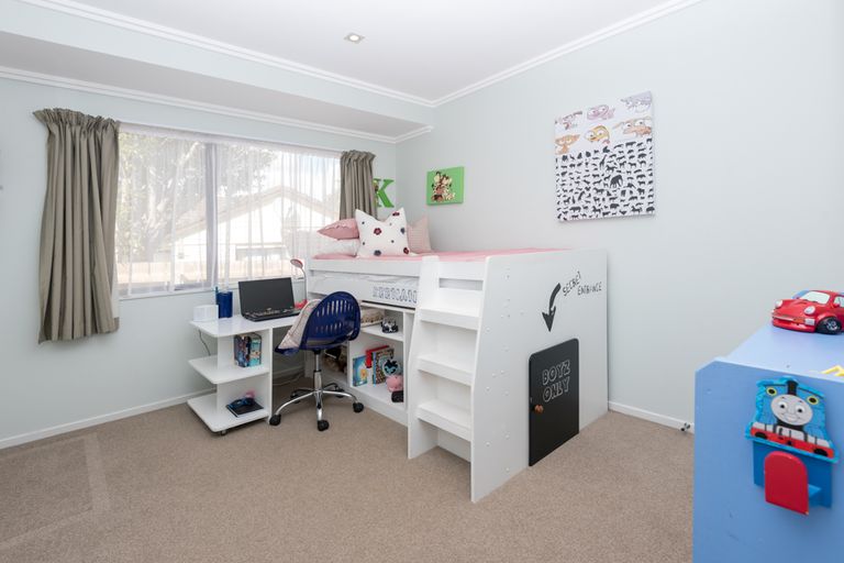 Photo of property in 11 Woodview Rise, Botany Downs, Auckland, 2010