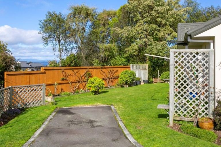Photo of property in 33 Lakeridge Close, Rangatira Park, Taupo, 3330
