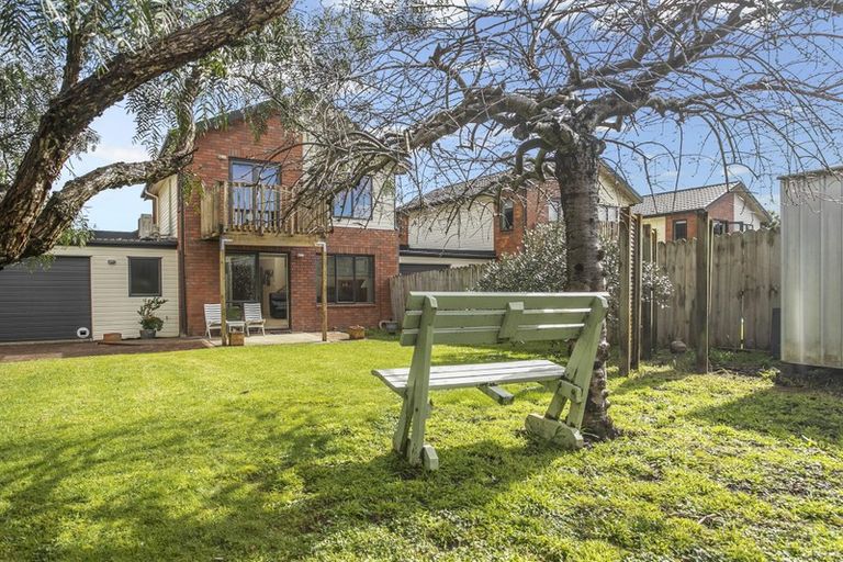 Photo of property in 18 Secoia Crescent, Mangere, Auckland, 2022