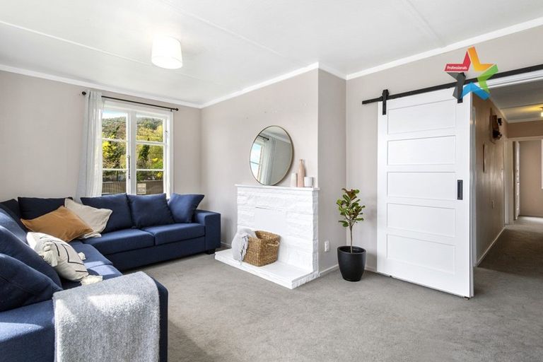 Photo of property in 16 Cleland Crescent, Naenae, Lower Hutt, 5011