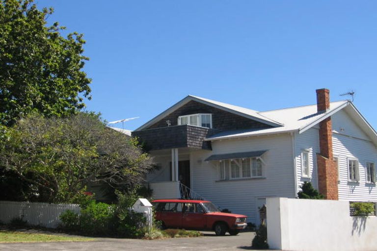 Photo of property in 2/3 Pierce Road, Milford, Auckland, 0620