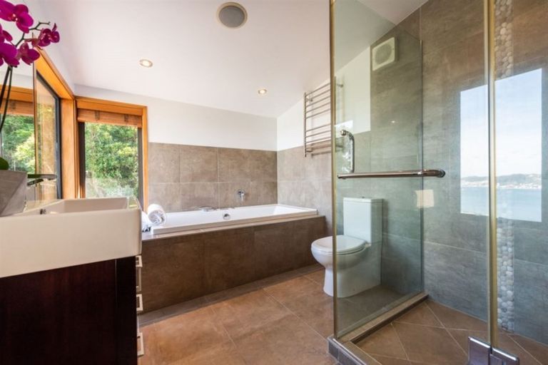 Photo of property in 141 Nicholson Road, Khandallah, Wellington, 6035