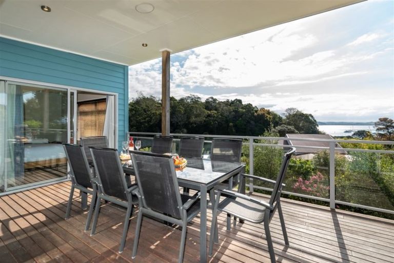 Photo of property in 11 Robertson Street, Russell, 0202