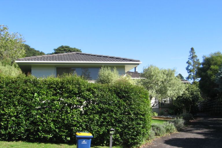 Photo of property in 45 Onedin Place, Titirangi, Auckland, 0604
