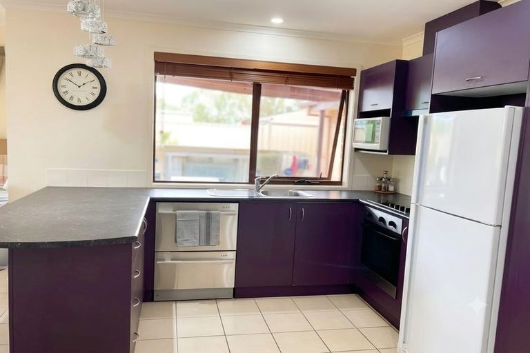 Photo of property in 12 Chadlington Avenue, Henderson, Auckland, 0612