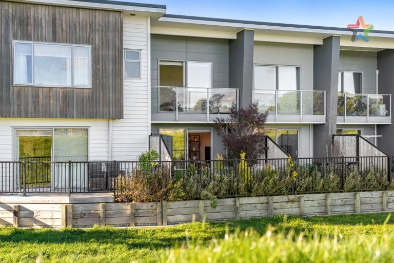 Photo of property in 4 Harena Way, Moera, Lower Hutt, 5010