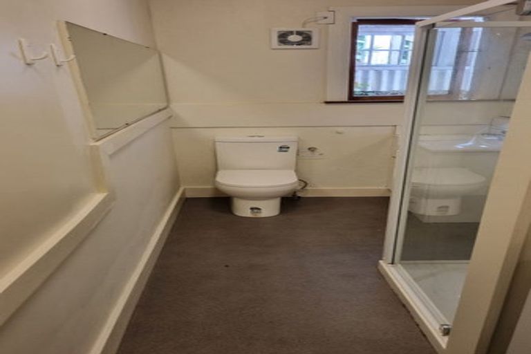 Photo of property in 25 Harbour View Road, Northland, Wellington, 6012