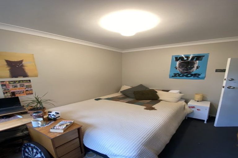 Photo of property in 70 Kelburn Parade, Kelburn, Wellington, 6012