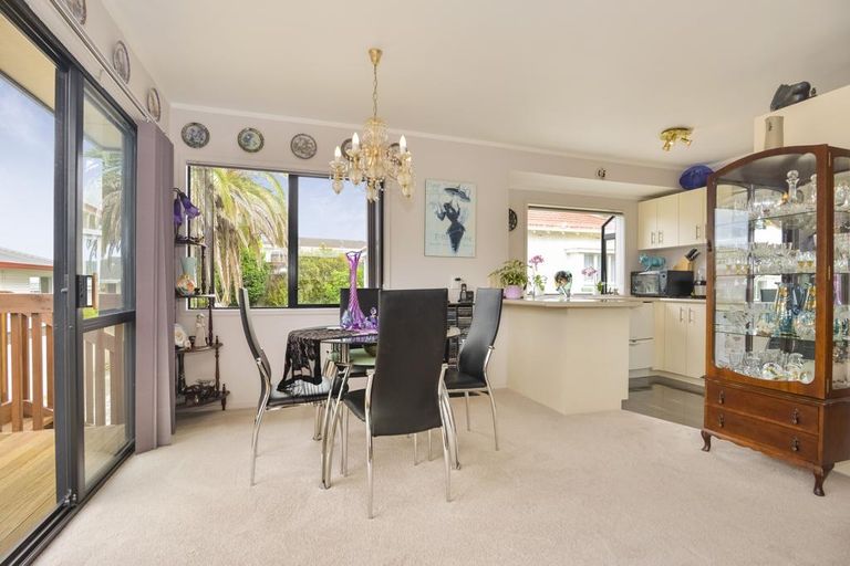 Photo of property in 17 Te Atatu Road, Te Atatu South, Auckland, 0610