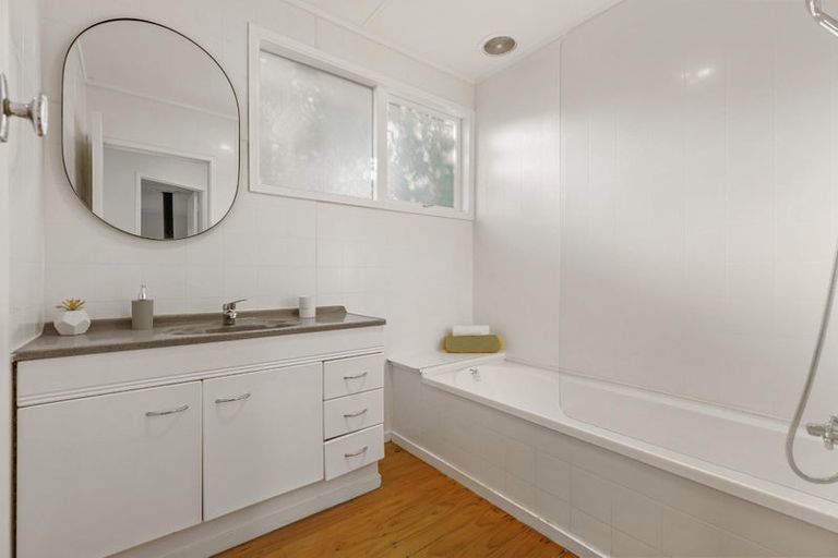 Photo of property in 317 Don Buck Road, Massey, Auckland, 0614