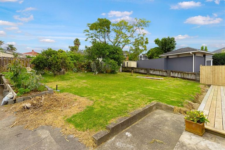 Photo of property in 42 Tiroroa Avenue, Te Atatu South, Auckland, 0610