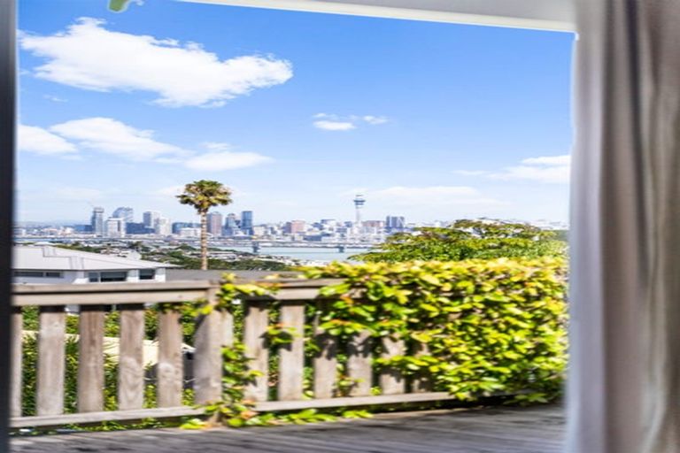 Photo of property in 1/14 Colonial Road, Birkenhead, Auckland, 0626