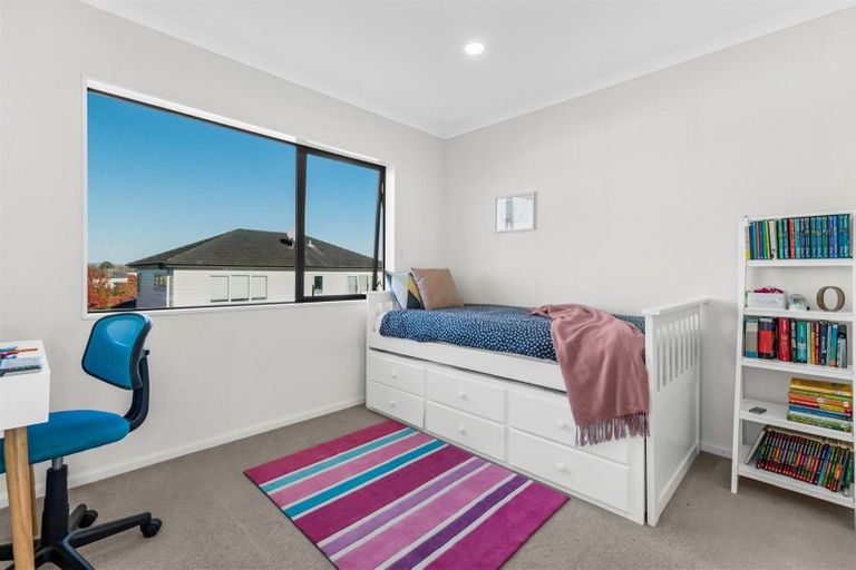 Photo of property in 24 Pickaberry Avenue, Karaka, Papakura, 2113