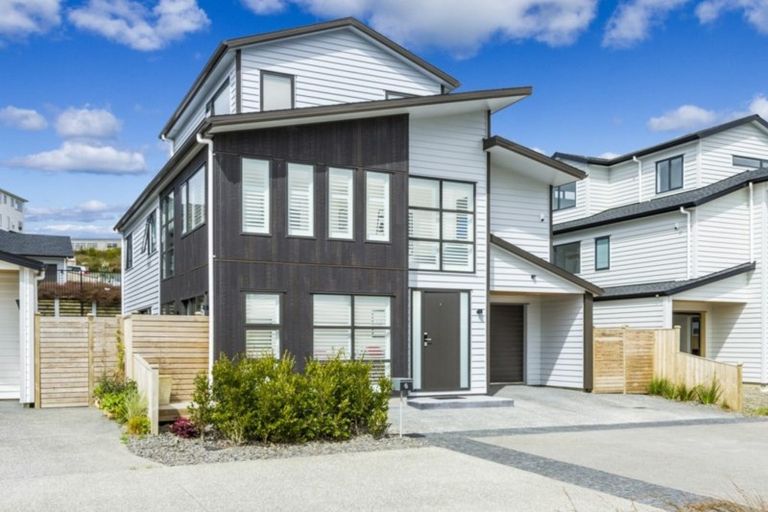 Photo of property in 6 Turutu Place, Long Bay, Auckland, 0630