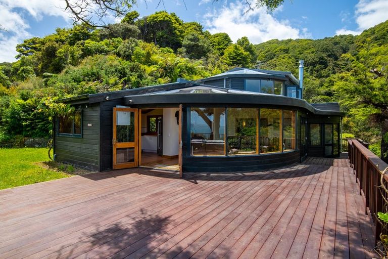 Photo of property in 5 Whiorau Grove, Lowry Bay, Lower Hutt, 5013