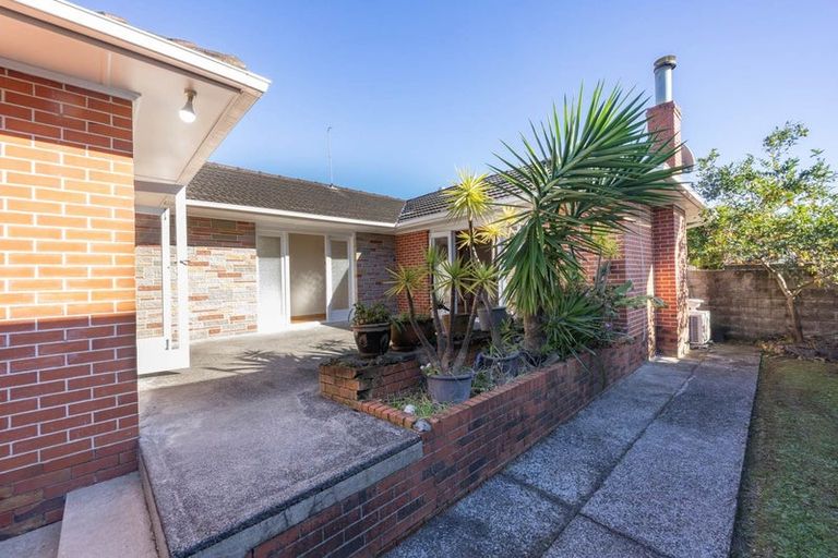 Photo of property in 38 Longburn Road, Henderson, Auckland, 0610