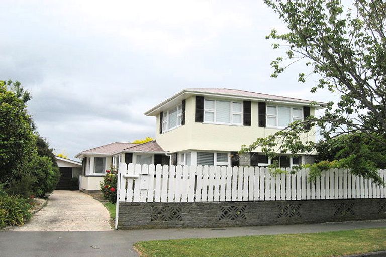 Photo of property in 3 Shirldale Place, Avonhead, Christchurch, 8042