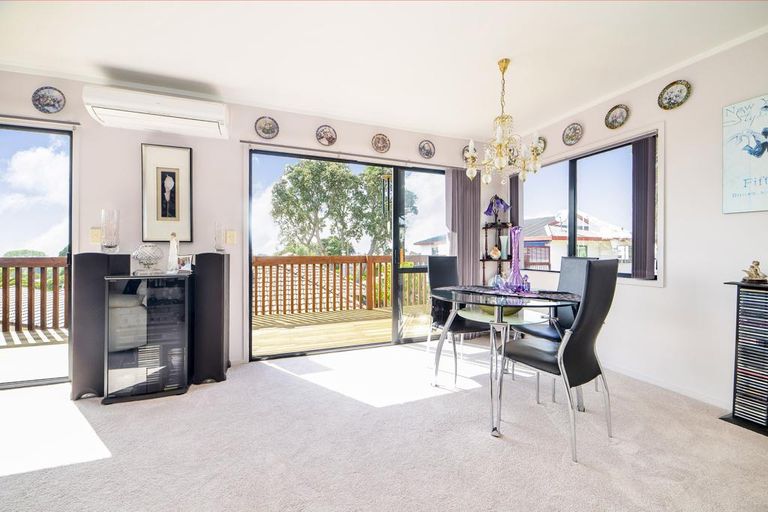 Photo of property in 17 Te Atatu Road, Te Atatu South, Auckland, 0610