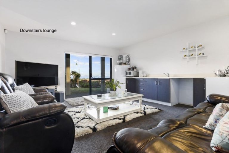 Photo of property in 11 Dorchester Place, Orewa, 0931