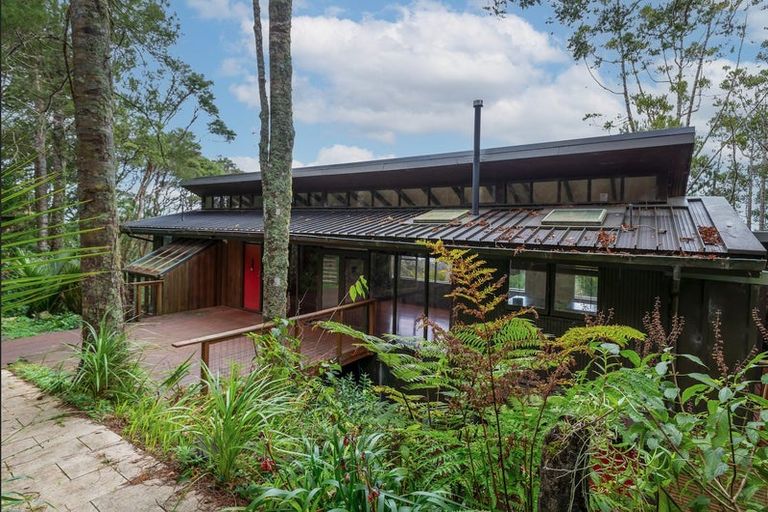 Photo of property in 10 Rangiwai Road, Titirangi, Auckland, 0604