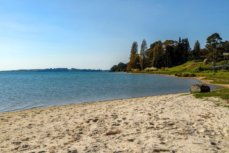 Photo of property in 23a Pahoia Beach Road, Whakamarama, 3172