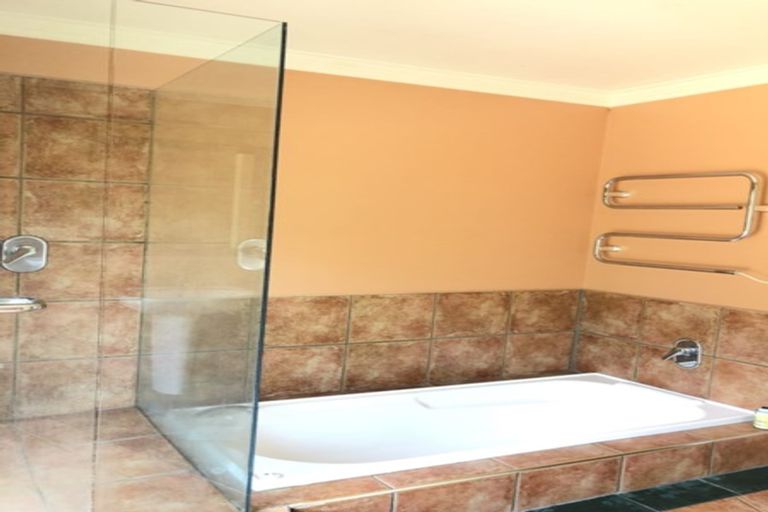 Photo of property in 268 Matua Road, Kumeu, 0891